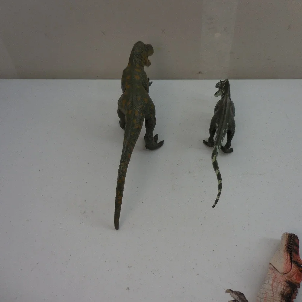 Dinosaur‎ Figure Lot T-Rex and Allosaurus Plastic Prehistoric Toy Animals 2pc